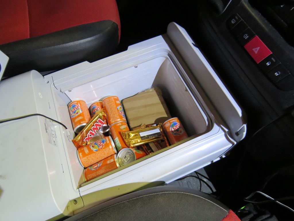 Photo 7 Interior of Mobicool box 2